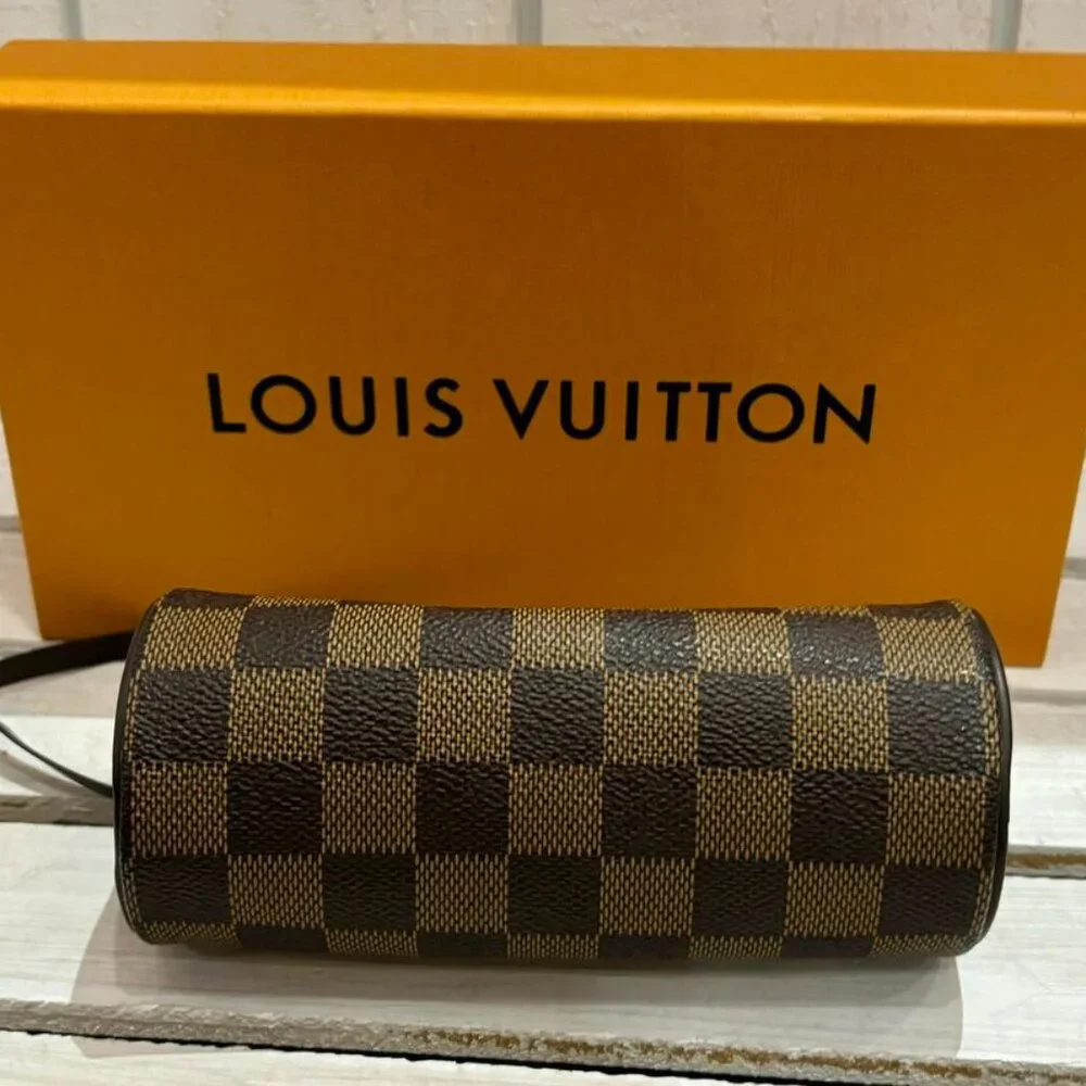 Louis Vuitton Damier Ebene Pouchette - Picture 5 of 11